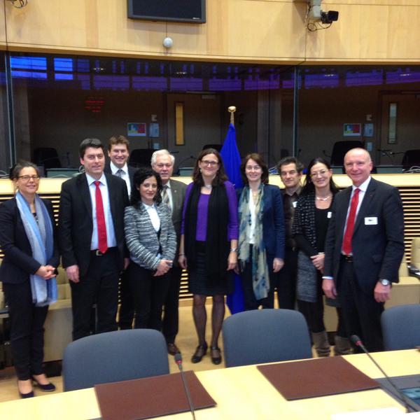 Gemeinsam mit EU Handels-Kommissarin Cecilia Malmström (mitte)