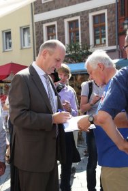 (Archiv-Foto: Bundestags-Wahlkampf im August 2013)